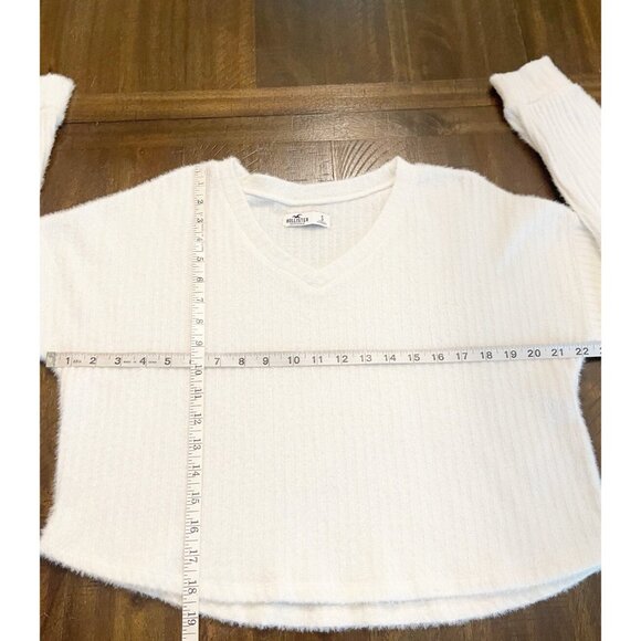 Hollister Off-White Fuzzy Ribbed Stretch Knit Cropped V-Neck Sweater SZ Small - Picture 5 of 9